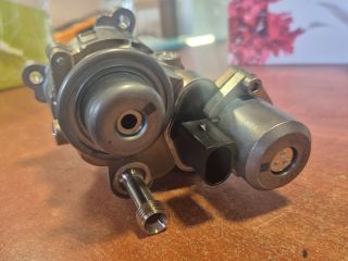 bontott BMW 3 E92 Nagynyomású Szivattyú