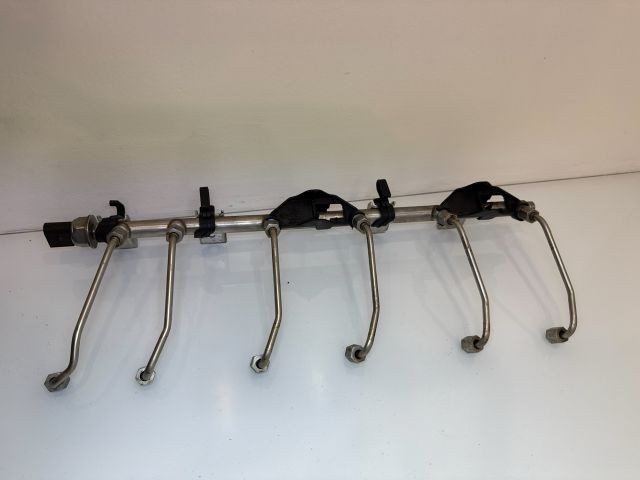 bontott BMW 3 E92 Nagynyomású Üzemanyag Gyűjtőcső