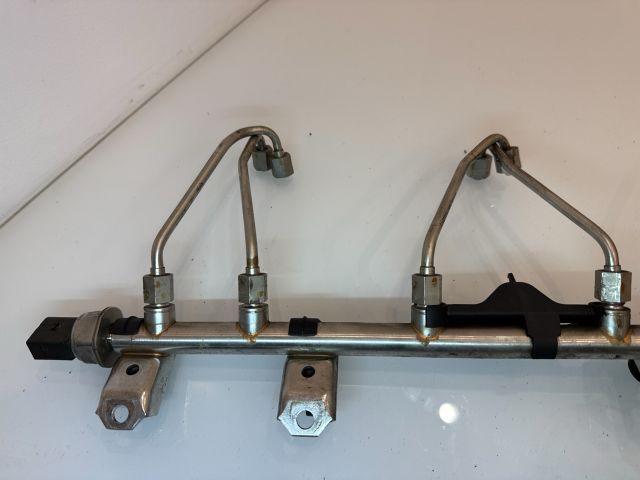 bontott BMW 3 E92 Nagynyomású Üzemanyag Gyűjtőcső