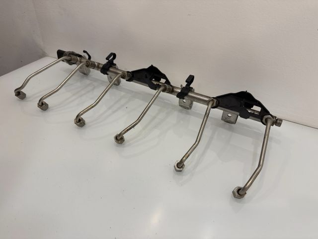 bontott BMW 3 E92 Nagynyomású Üzemanyag Gyűjtőcső