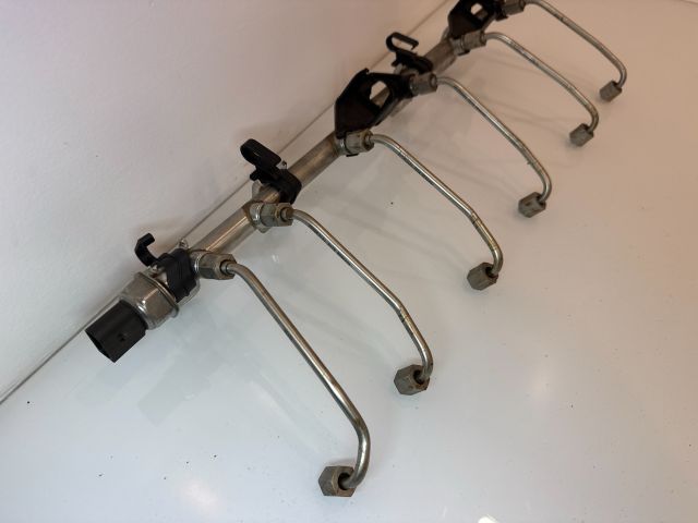 bontott BMW 3 E92 Nagynyomású Üzemanyag Gyűjtőcső