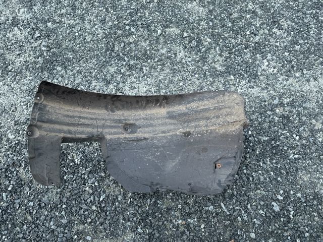 bontott BMW 3 E92 Bal első Hátsó Dobbetét (Kerékjárati, Műanyag)