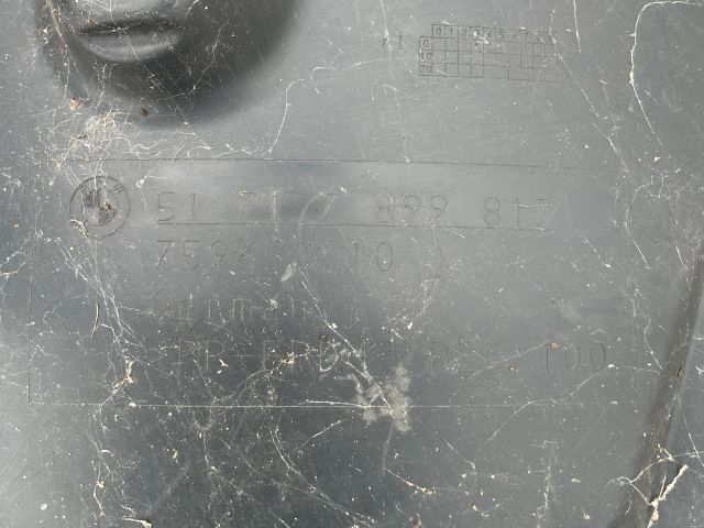 bontott BMW 3 E92 Bal hátsó Dobbetét (Kerékjárati, Műanyag)