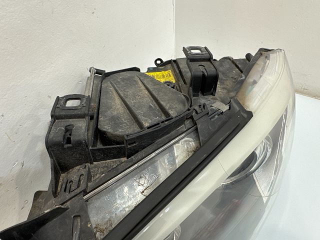 bontott BMW 3 E92 Bal Xenon Fényszóró