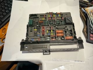 bontott BMW 3 E92 Biztosítéktábla Utastér