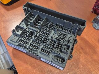 bontott BMW 3 E92 Biztosítéktábla Utastér