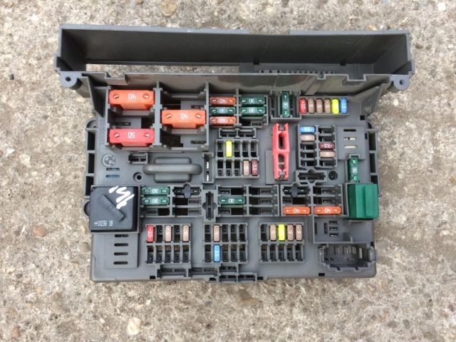 bontott BMW 3 E92 Biztosítéktábla Utastér