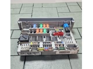 bontott BMW 3 E92 Biztosítéktábla Utastér