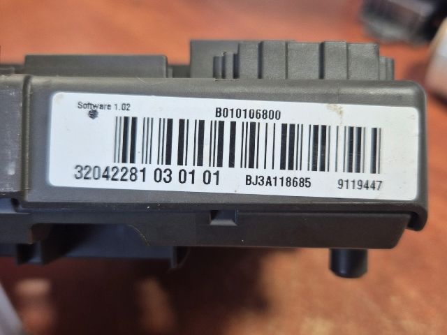 bontott BMW 3 E92 Biztosítéktábla Utastér