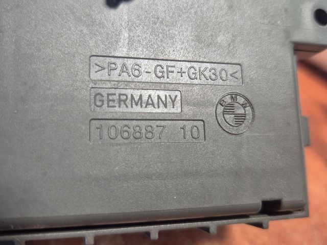 bontott BMW 3 E92 Biztosítéktábla Utastér