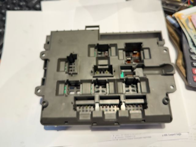 bontott BMW 3 E92 Biztosítéktábla Utastér