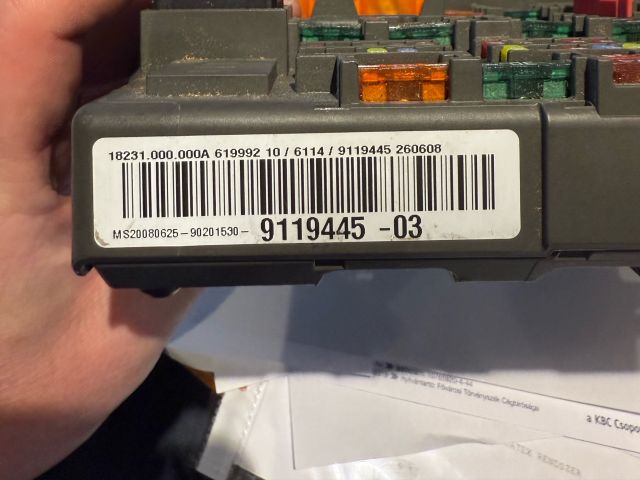 bontott BMW 3 E92 Biztosítéktábla Utastér