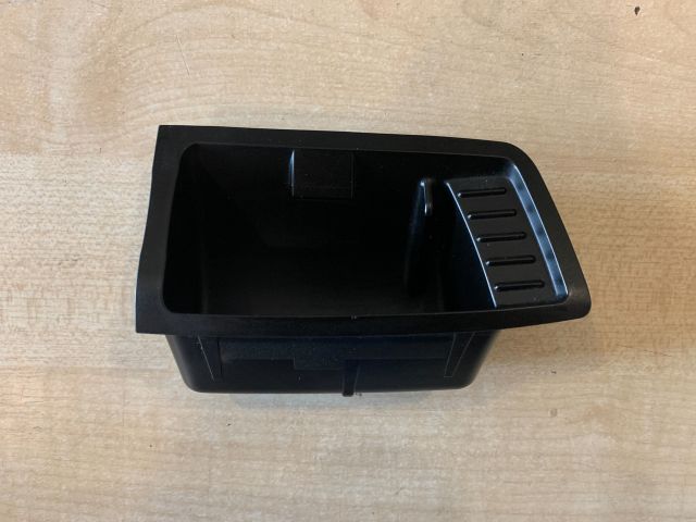 bontott BMW 3 E92 Első Hamutartó