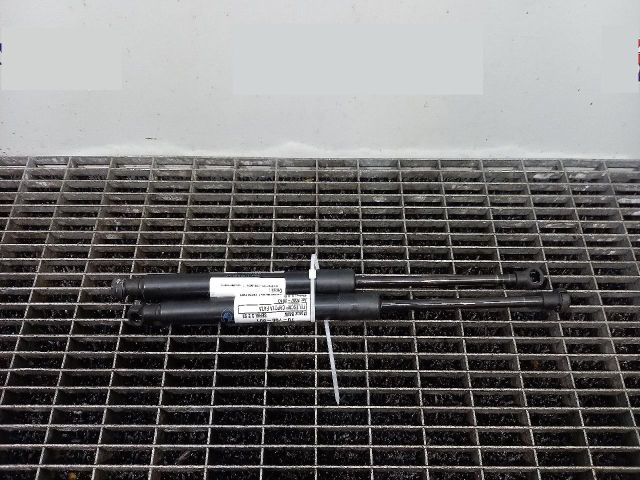 bontott BMW 3 E92 Gázrugós Kitámasztó Teleszkóp Motorháztető