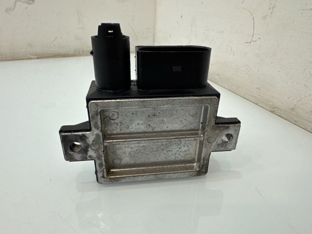 bontott BMW 3 E92 Izzító Relé