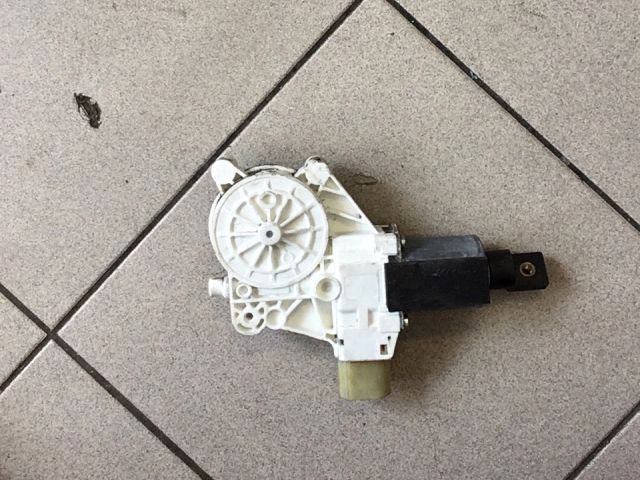 bontott BMW 3 E92 Jobb első Ablakemelő Motor