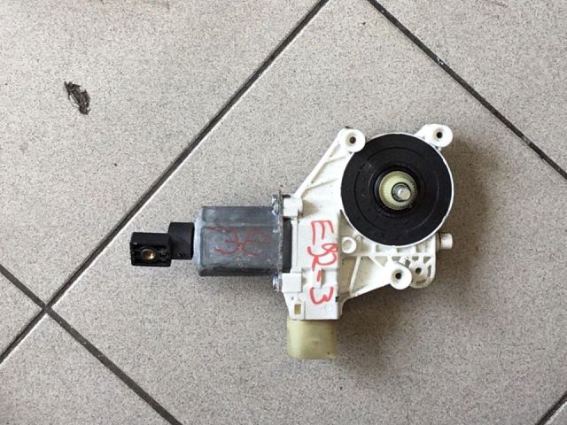 bontott BMW 3 E92 Jobb első Ablakemelő Motor