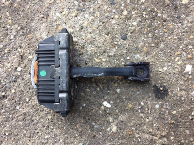 bontott BMW 3 E92 Jobb első Ajtóhatároló