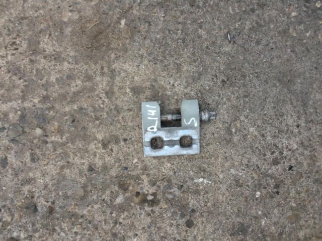 bontott BMW 3 E92 Jobb első Felső Zsanér