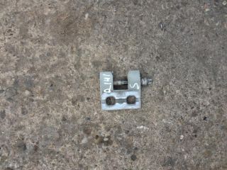 bontott BMW 3 E92 Jobb első Felső Zsanér