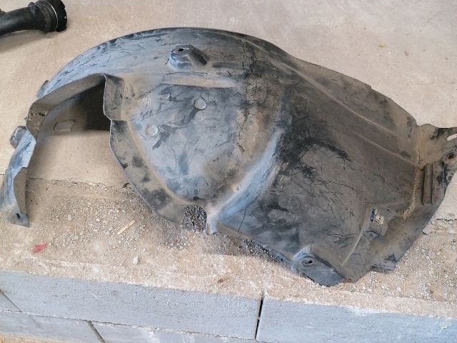 bontott BMW 3 E92 Jobb első Hátsó Dobbetét (Kerékjárati, Műanyag)