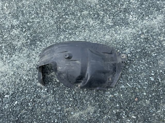 bontott BMW 3 E92 Jobb első Hátsó Dobbetét (Kerékjárati, Műanyag)