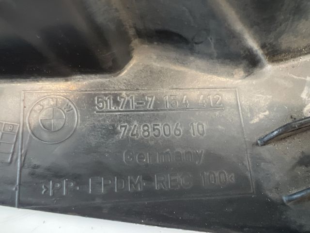 bontott BMW 3 E92 Jobb első Hátsó Dobbetét (Kerékjárati, Műanyag)