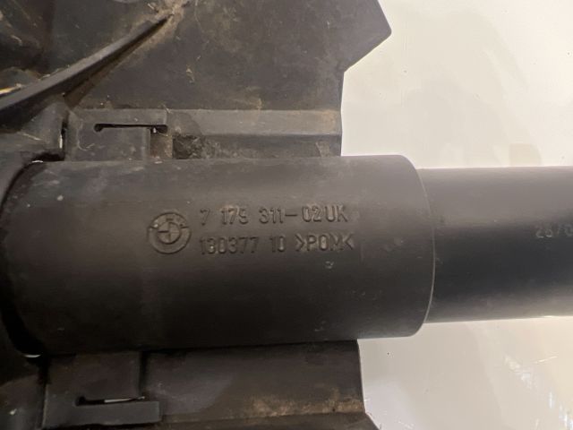 bontott BMW 3 E92 Jobb Fényszóró Tartó