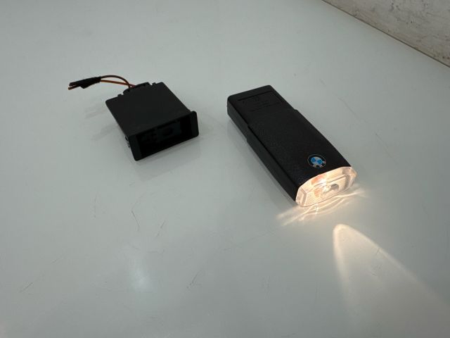 bontott BMW 3 E92 Kesztyűtartó Világítás