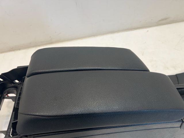 bontott BMW 3 E92 Könyöklő