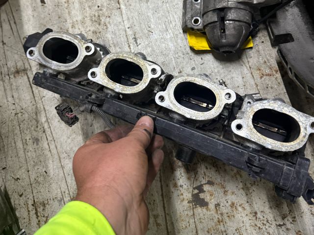 bontott BMW 3 E92 Fojtószelep (Mechanikus)