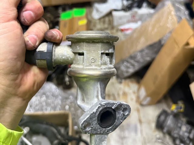 bontott BMW 3 E92 Szívósor Állító Vákuumszelep