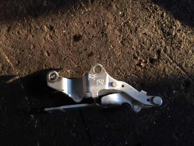 bontott BMW 3 E92 Motorháztető Jobb Zsanér