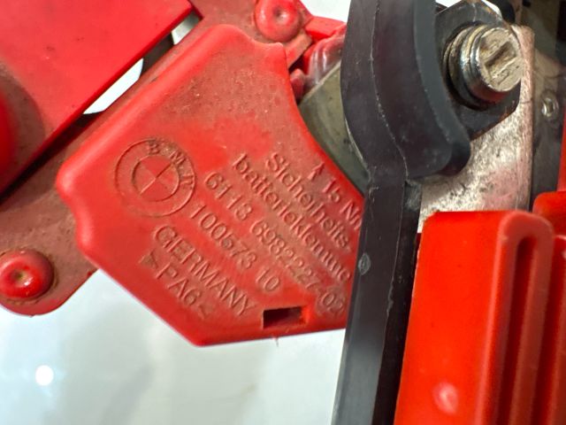 bontott BMW 3 E92 Pozitív Kábel