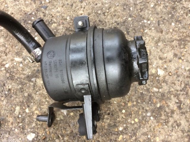 bontott BMW 3 E92 Szervóolaj Tartály