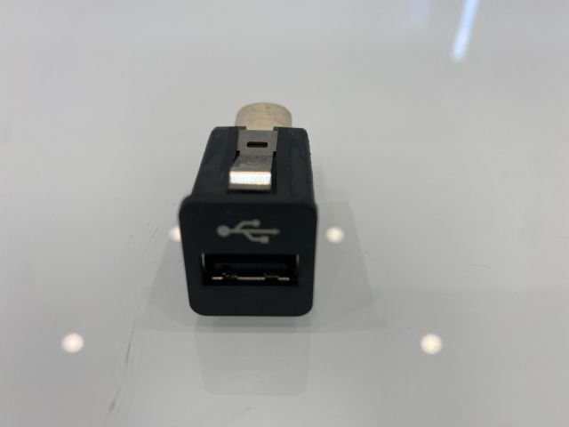 bontott BMW 3 E92 USB Aljzat