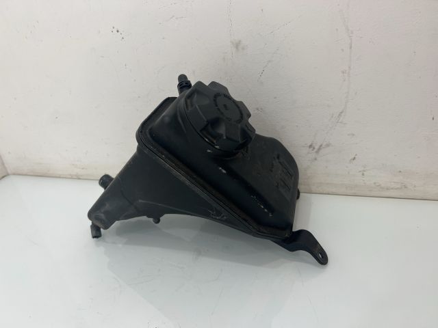 bontott BMW 3 E93 Kiegyenlítő Tartály