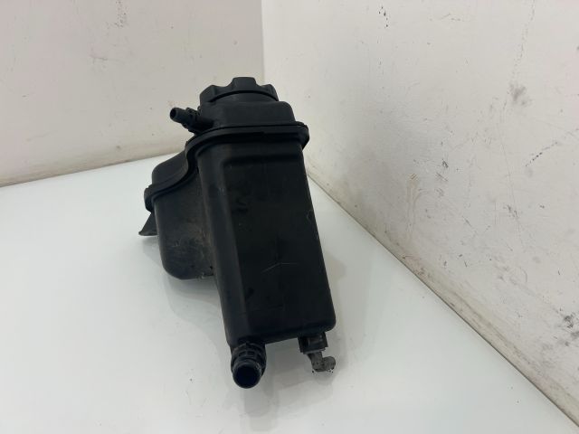 bontott BMW 3 E93 Kiegyenlítő Tartály