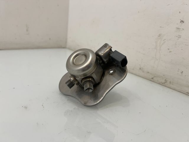 bontott BMW 3 E93 Nagynyomású Szivattyú