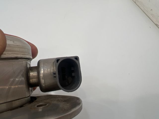 bontott BMW 3 E93 Nagynyomású Szivattyú