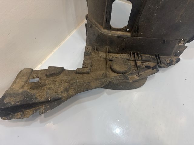 bontott BMW 3 E93 Bal első Első Dobbetét (Kerékjárati, Műanyag)