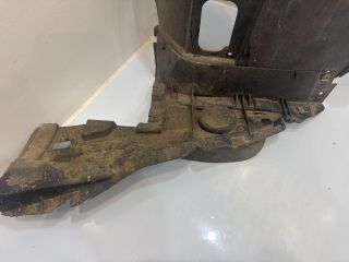 bontott BMW 3 E93 Bal első Első Dobbetét (Kerékjárati, Műanyag)