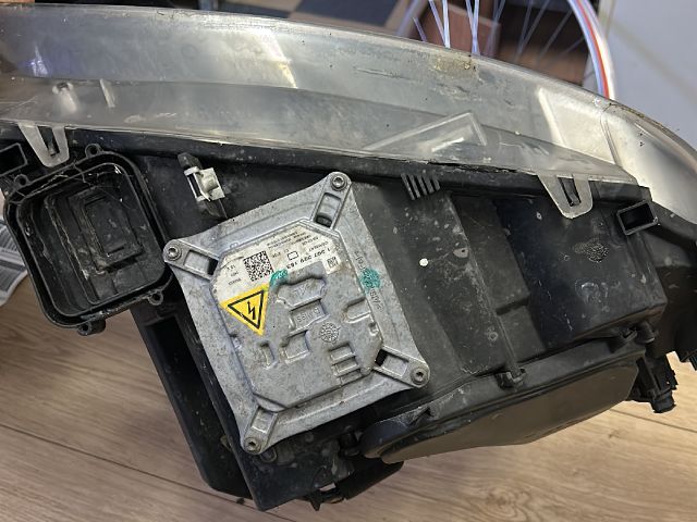 bontott BMW 3 E93 Bal Fényszóró