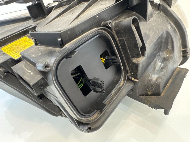 bontott BMW 3 E93 Bal Xenon Fényszóró