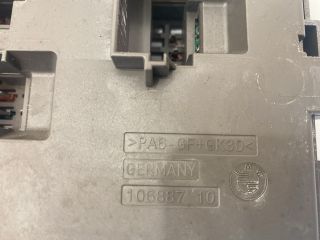 bontott BMW 3 E93 Biztosítéktábla Utastér