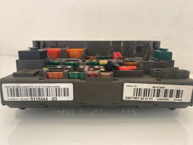 bontott BMW 3 E93 Biztosítéktábla Utastér