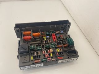 bontott BMW 3 E93 Biztosítéktábla Utastér