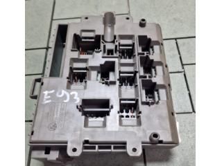 bontott BMW 3 E93 Biztosítéktábla Utastér