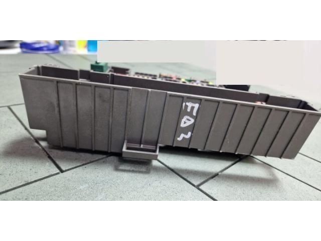 bontott BMW 3 E93 Biztosítéktábla Utastér