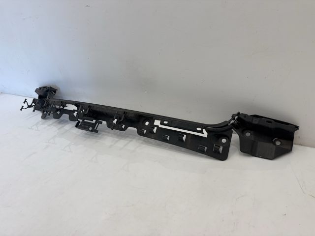 bontott BMW 3 E93 Hátsó középső Lökhárító Tartó (Műanyag)